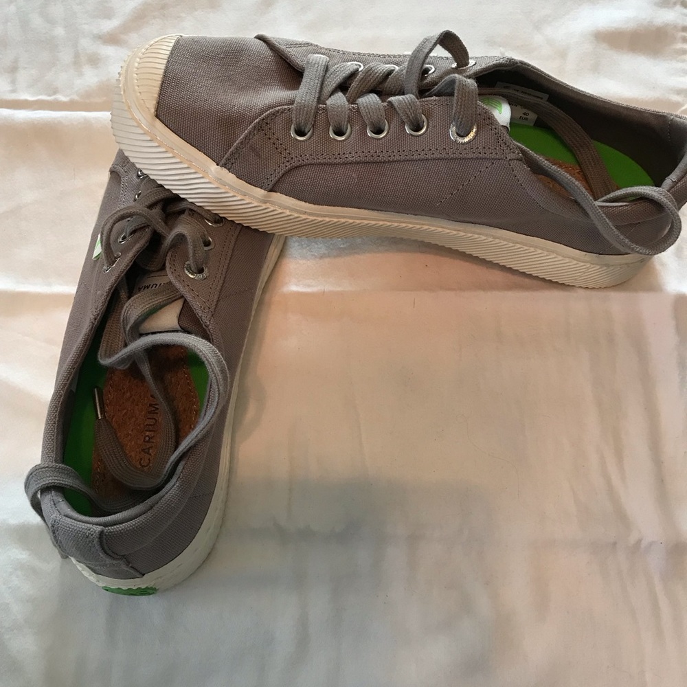Gray Cariuma sneakers. Size 9